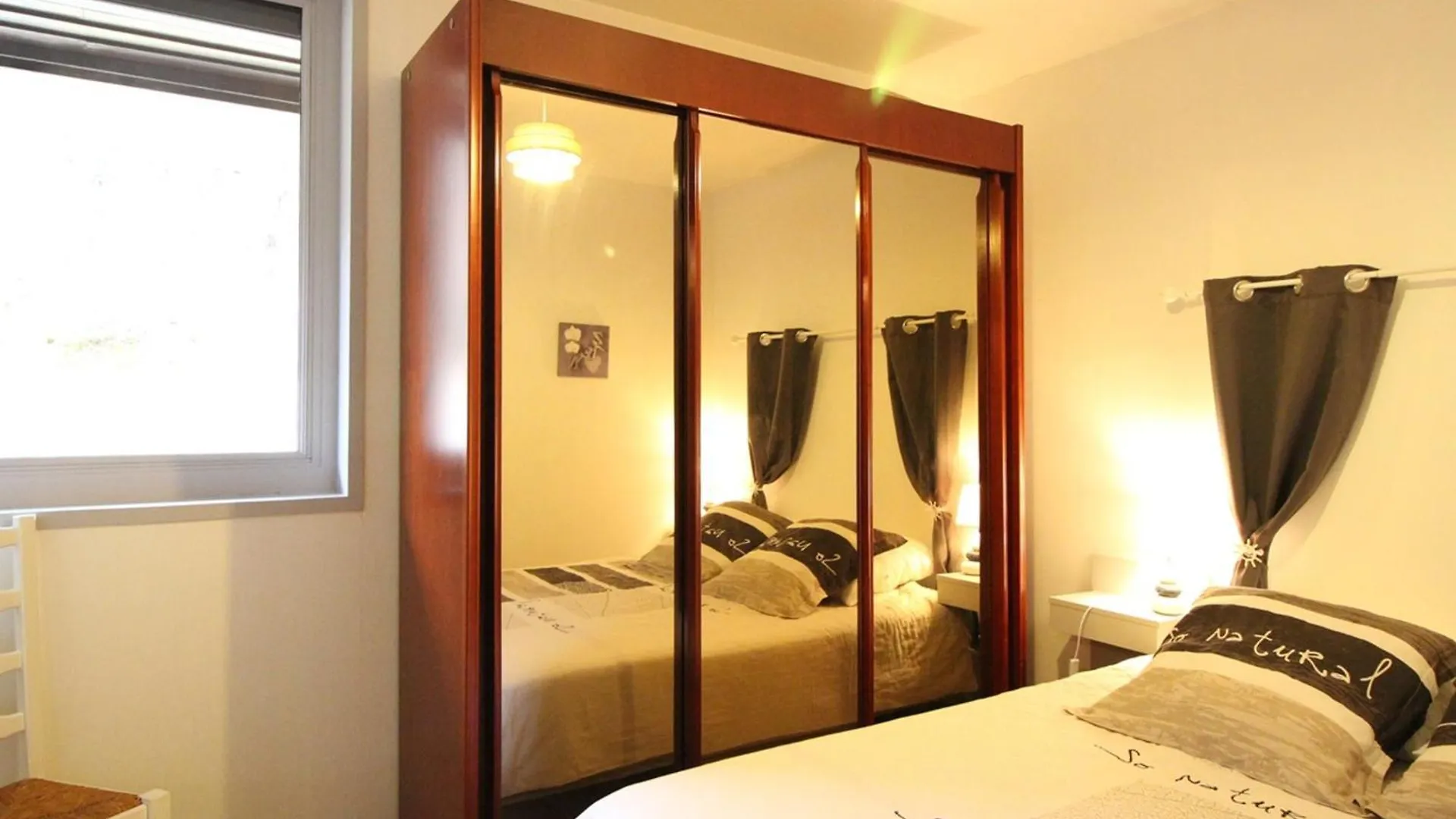 Charmant F2 Au 2Eme Etage Sans Ascenseur Avec Balcon - Mont-Dore - Fr-1-415-137 France