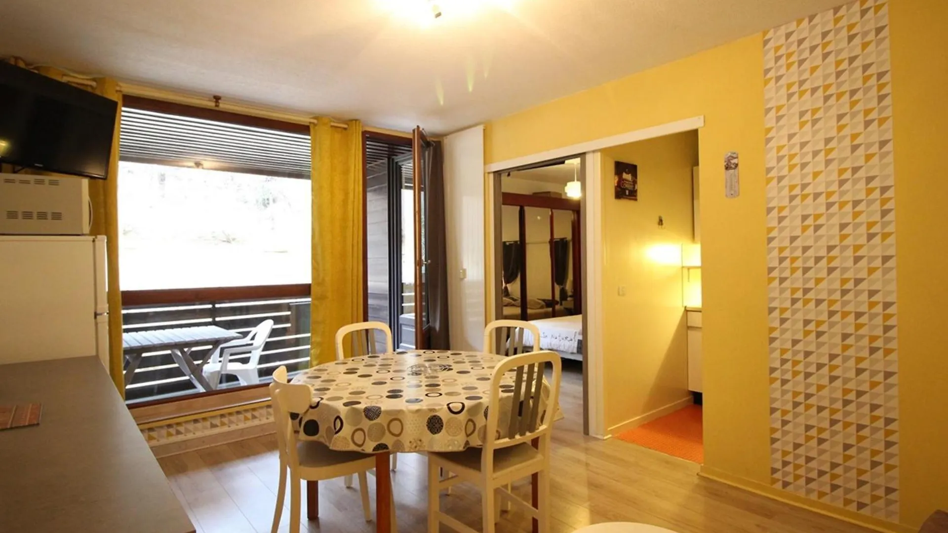 Charmant F2 Au 2Eme Etage Sans Ascenseur Avec Balcon - Mont-Dore - Fr-1-415-137 0*, Le Mont-Dore France